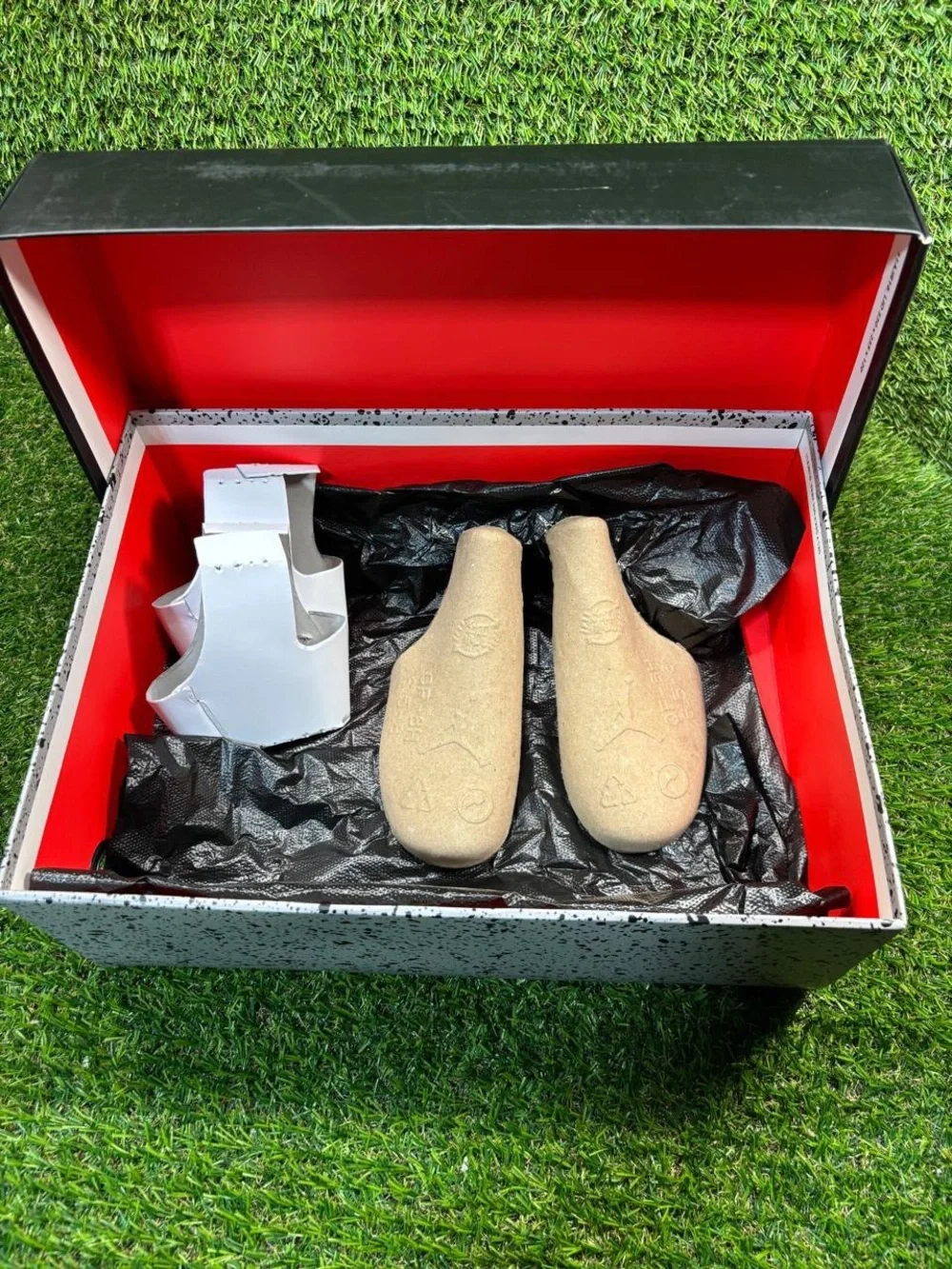 Empty Box Only Nike Air Jordan 4 Retro Bred 2019 Size 8 Men Inserts Shoe Trees